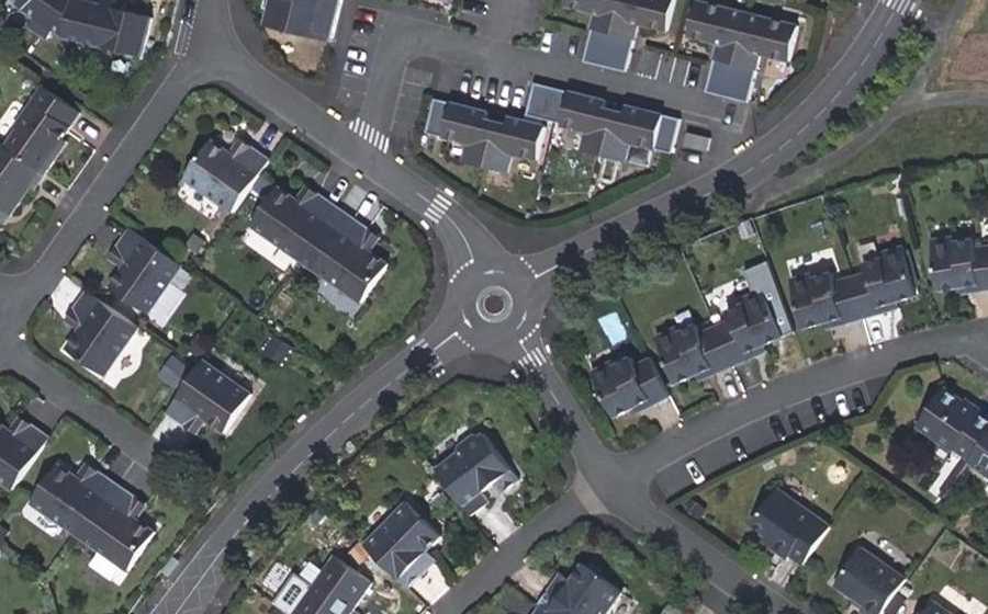 Vue aérienne du Rond-point anonyme n°47908538