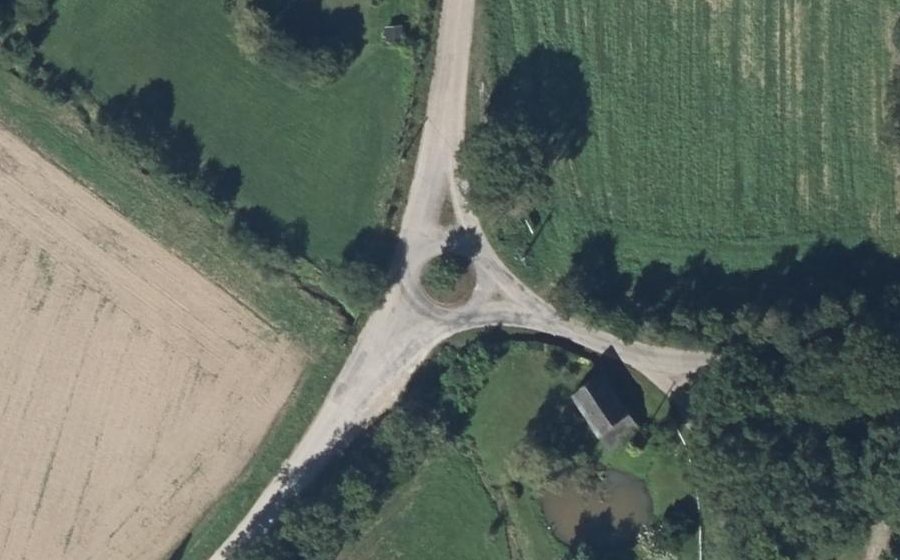 Vue aérienne du Rond-point anonyme n°479144323