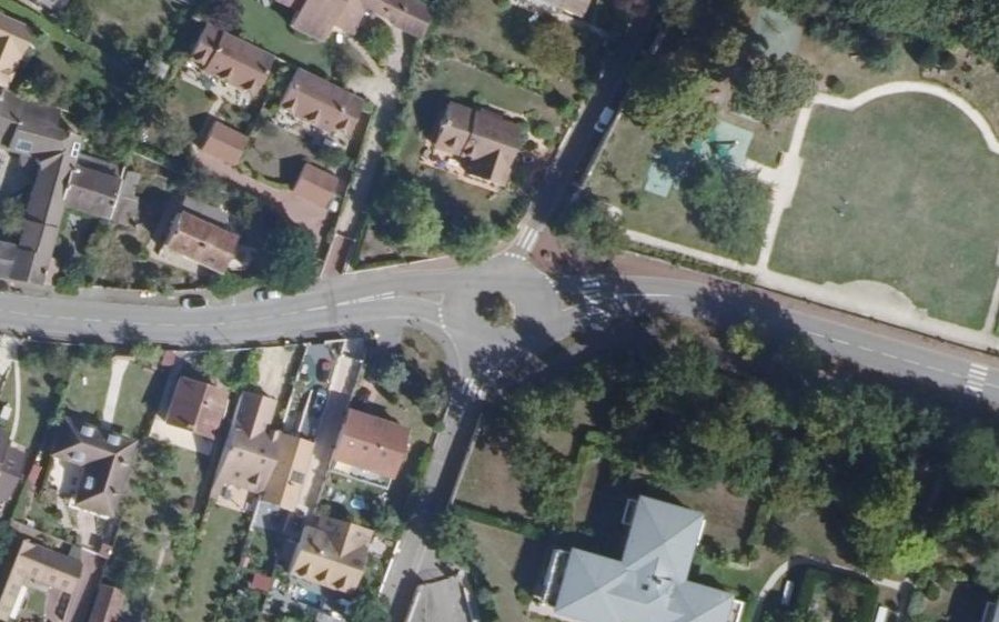 Vue aérienne du Rond-point anonyme n°479253392