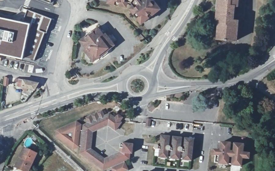 Vue aérienne du Rond-point anonyme n°47933878