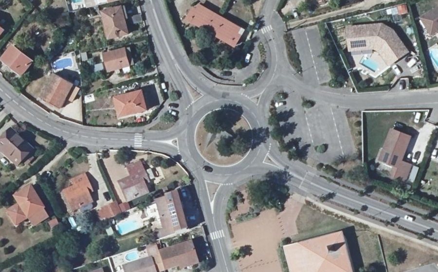 Vue aérienne du Rond-point anonyme n°47933954