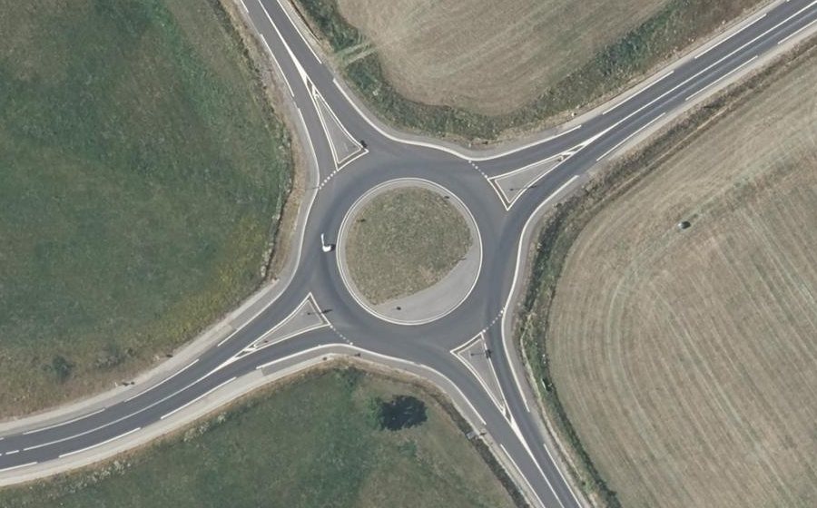 Vue aérienne du Rond-point anonyme n°479344664
