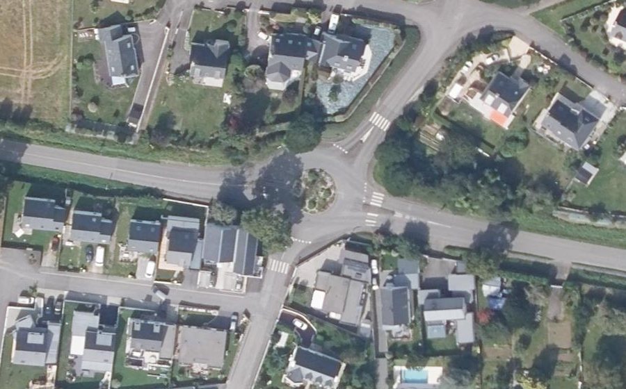 Vue aérienne du Rond-point anonyme n°47939939