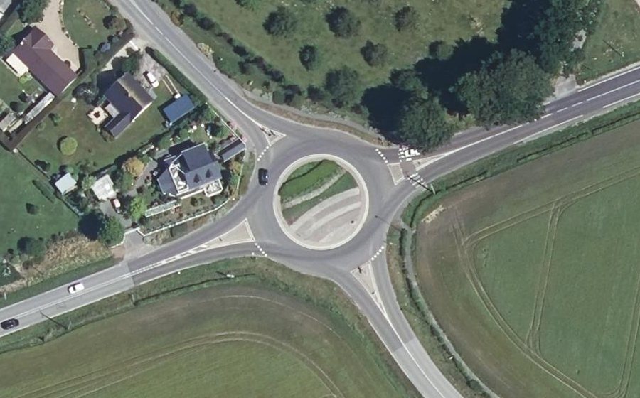 Vue aérienne du Rond-point anonyme n°479481191