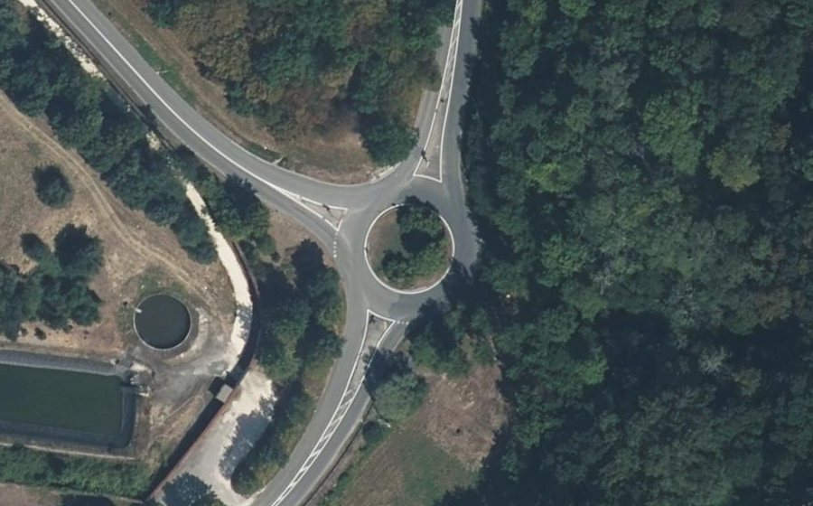 Vue aérienne du Rond-point anonyme n°47973138