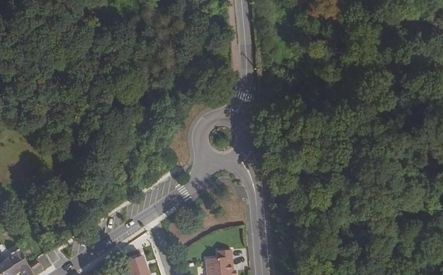 Vue aérienne du Rond-point anonyme n°47973478