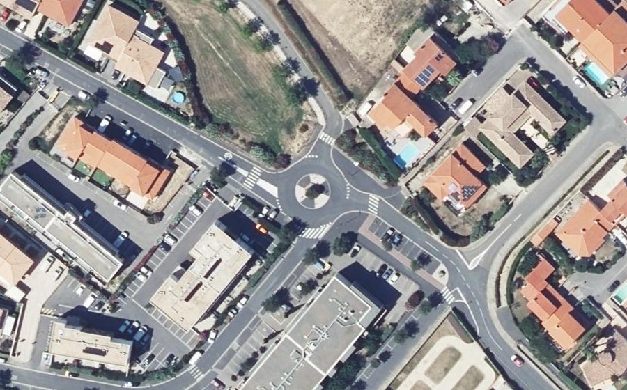 Vue aérienne du Rond-point anonyme n°479757849
