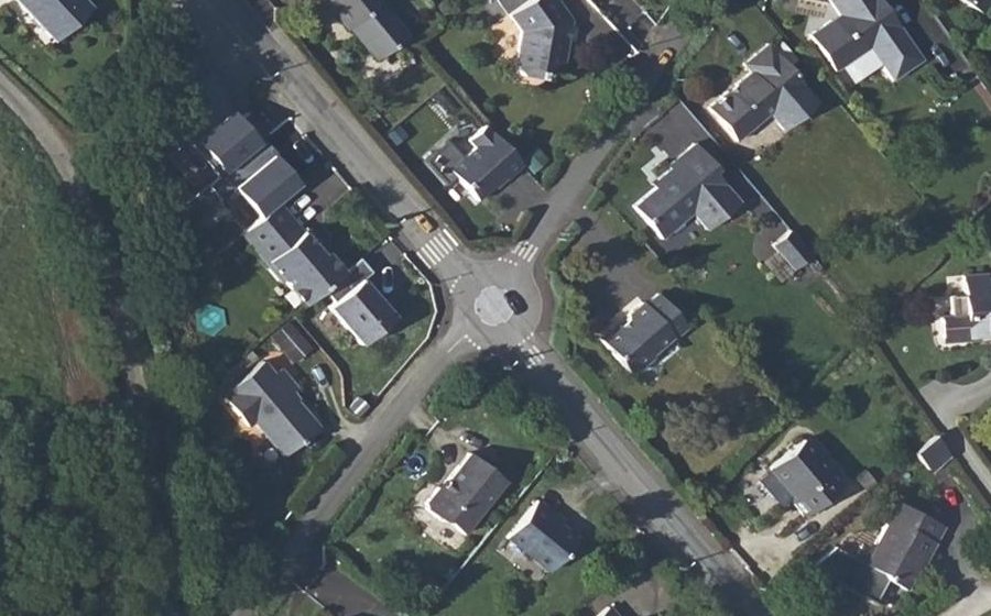 Vue aérienne du Rond-point anonyme n°479816764