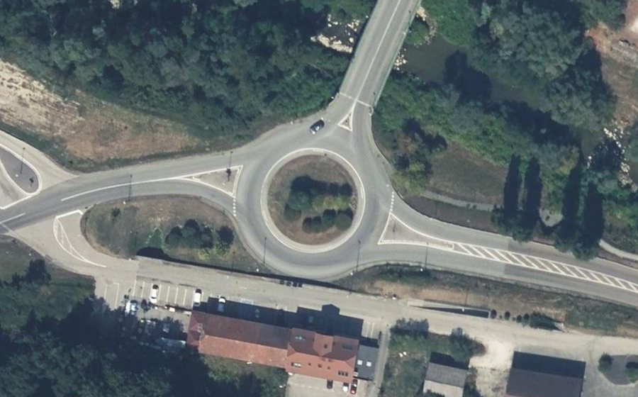 Vue aérienne du Rond-point anonyme n°4798649