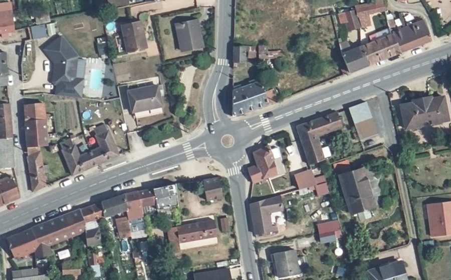 Vue aérienne du Rond-point anonyme n°47989935