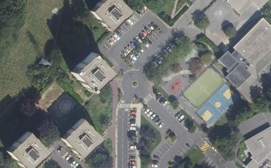 Vue aérienne du Rond-point anonyme n°47995821