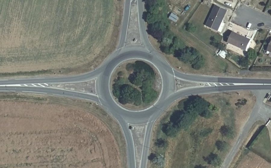Vue aérienne du Rond-point anonyme n°48003147