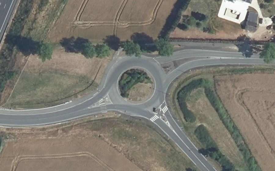 Vue aérienne du Rond-point anonyme n°48003652