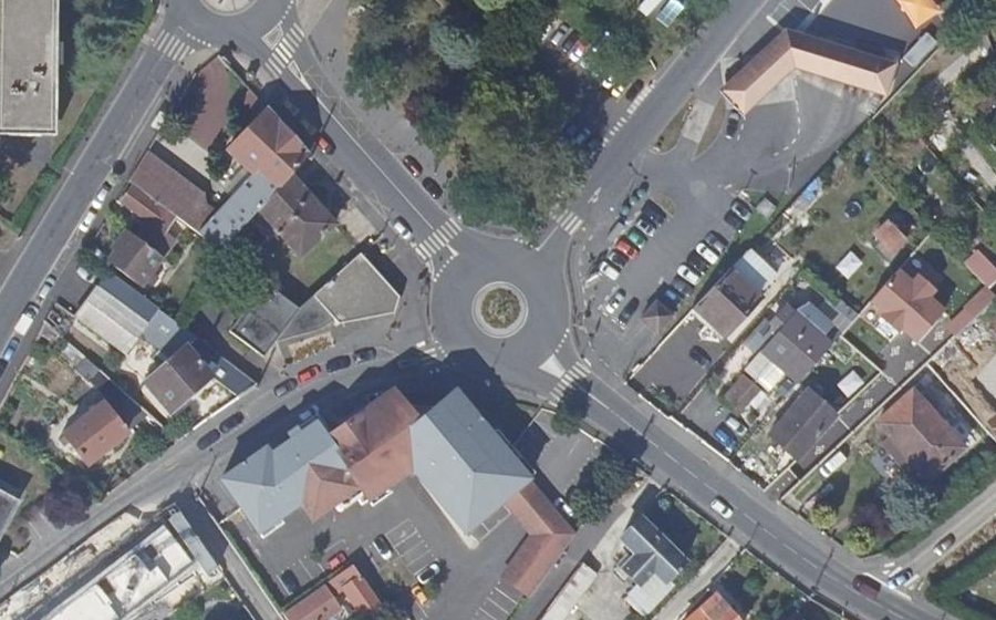 Vue aérienne du Rond-point anonyme n°48005551