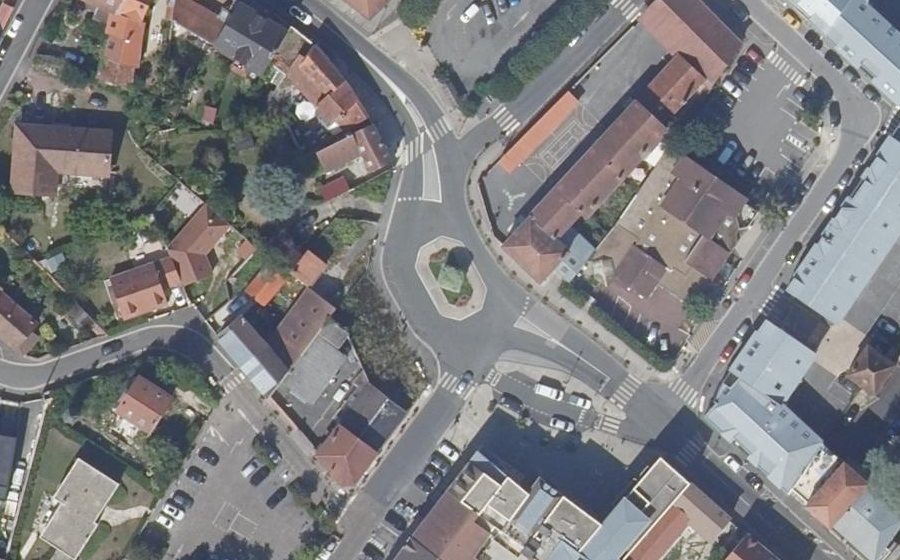 Vue aérienne du Rond-point anonyme n°48007303