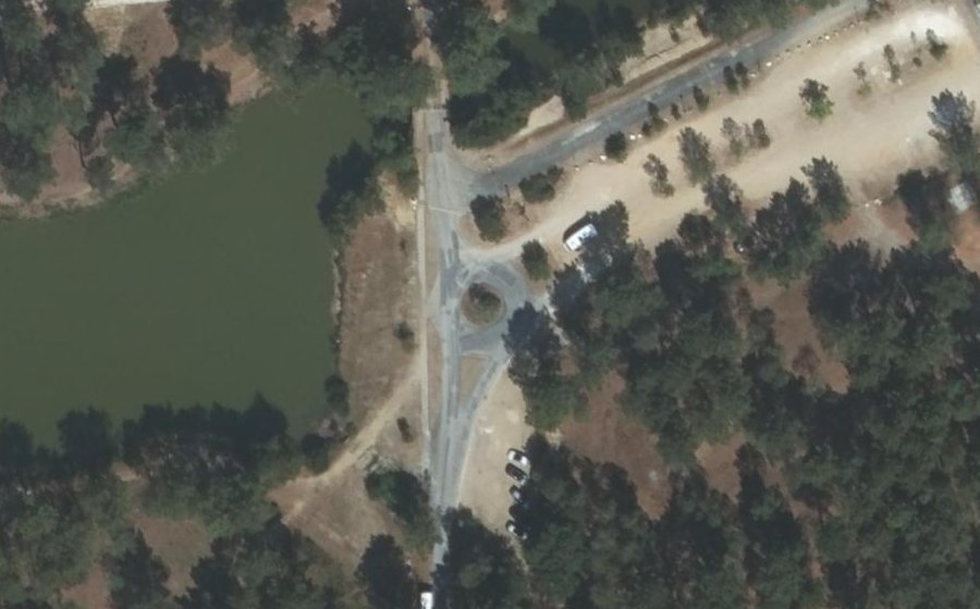 Vue aérienne du Rond-point anonyme n°480094892