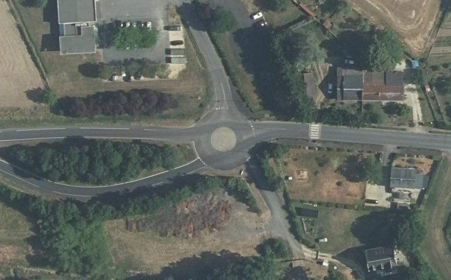 Vue aérienne du Rond-point anonyme n°48010041