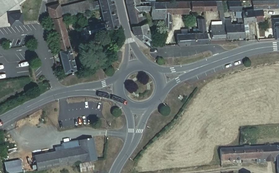 Vue aérienne du Rond-point anonyme n°48010046
