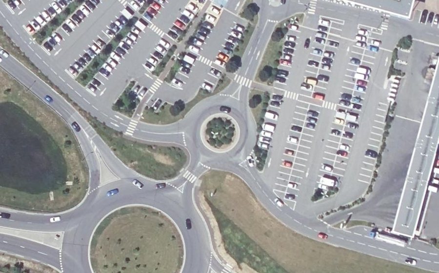 Vue aérienne du Rond-point anonyme n°480374174