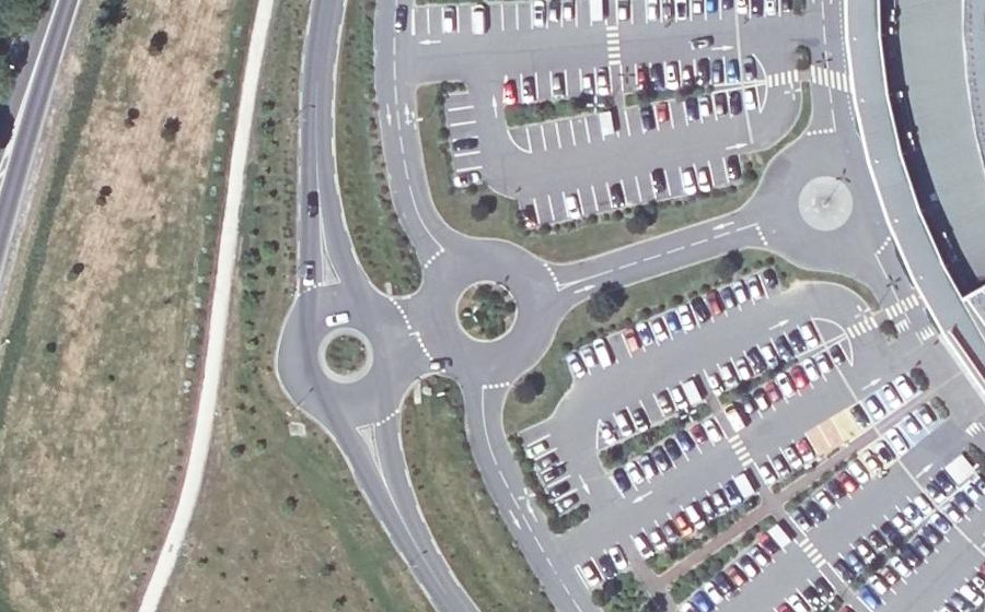 Vue aérienne du Rond-point anonyme n°480374179