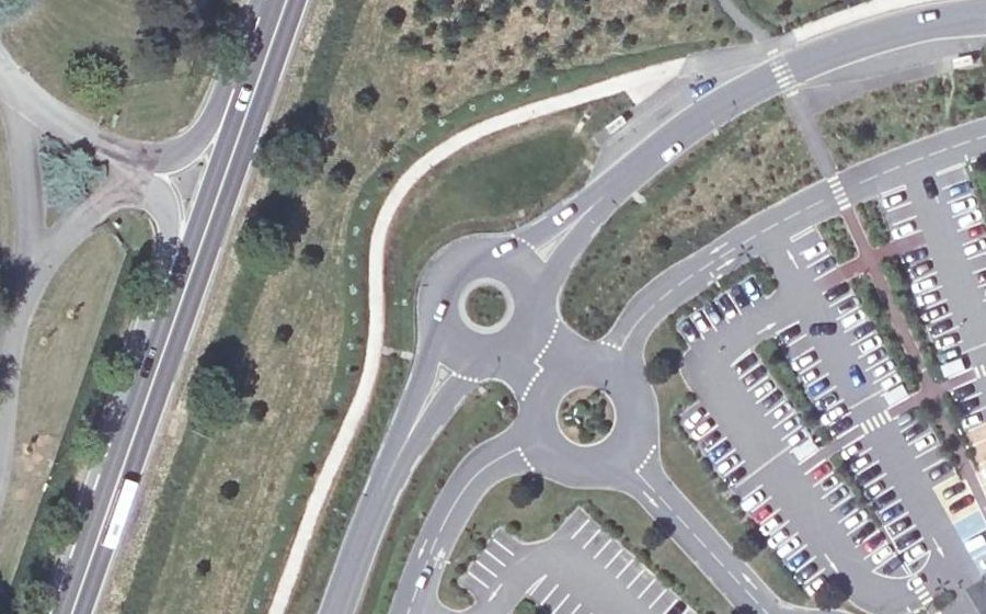 Vue aérienne du Rond-point anonyme n°480374183