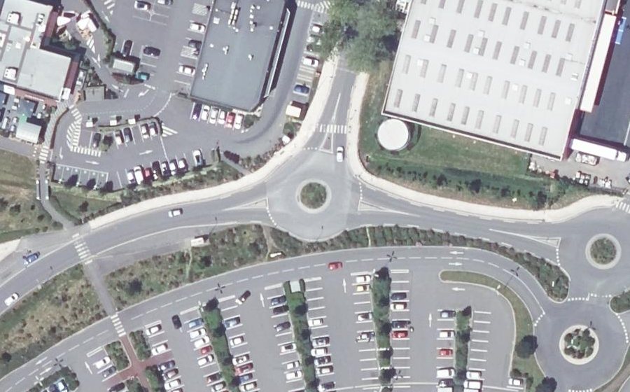 Vue aérienne du Rond-point anonyme n°480374185