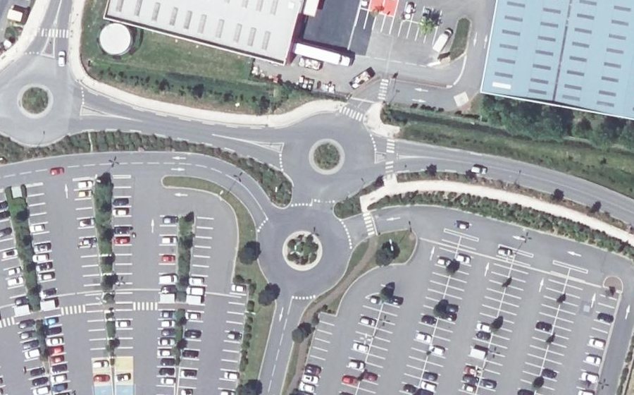 Vue aérienne du Rond-point anonyme n°480374187