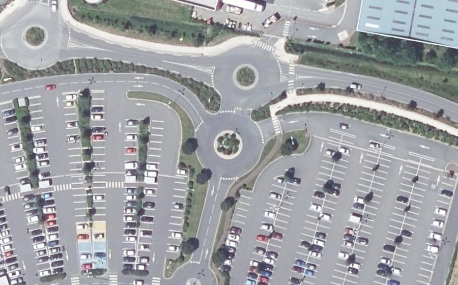 Vue aérienne du Rond-point anonyme n°480374190