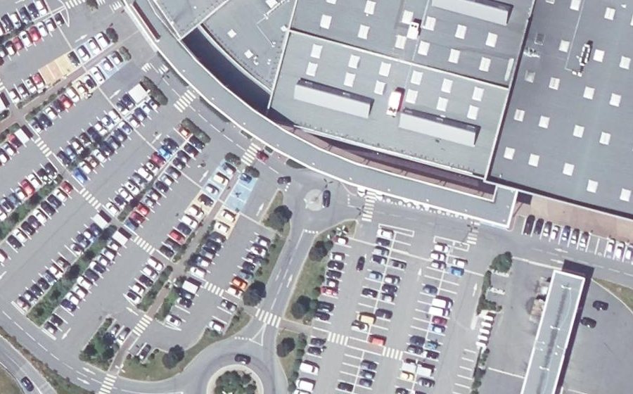 Vue aérienne du Rond-point anonyme n°480374198