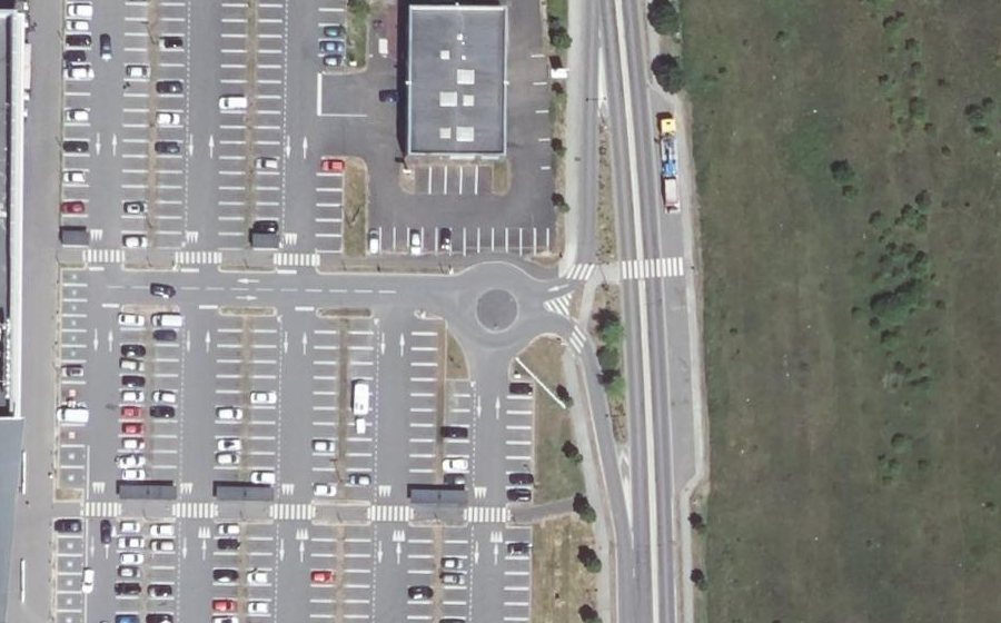 Vue aérienne du Rond-point anonyme n°480479669