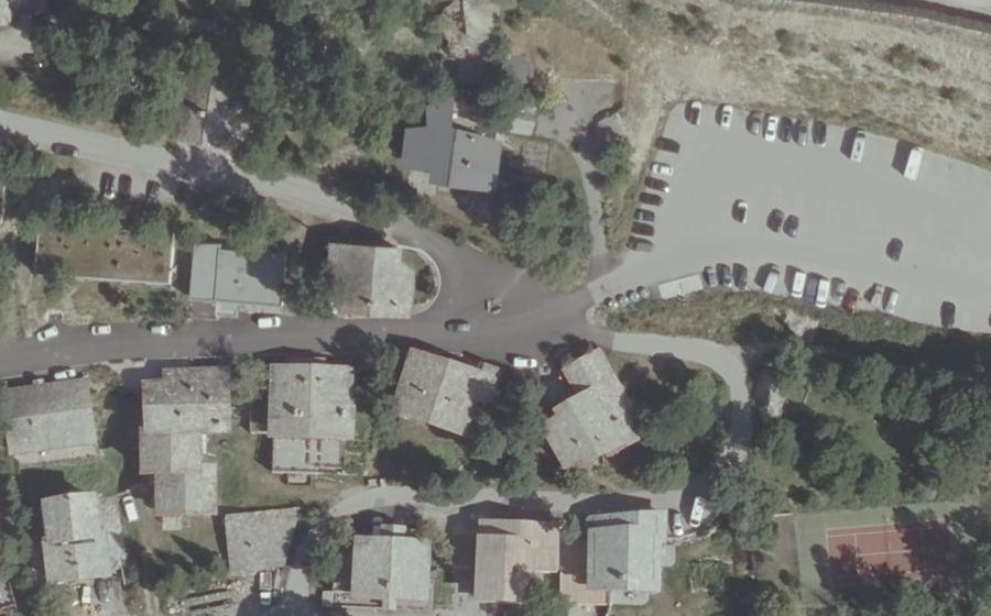 Vue aérienne du Rond-point anonyme n°48052823