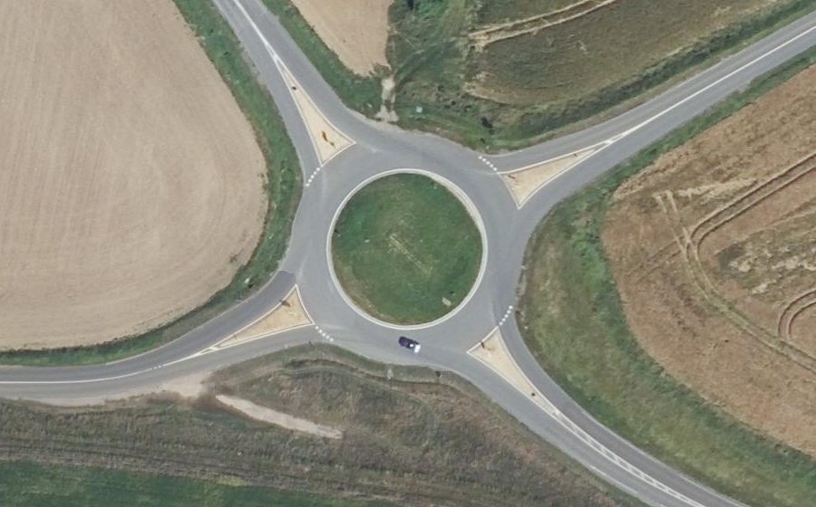 Vue aérienne du Rond-point anonyme n°48054427