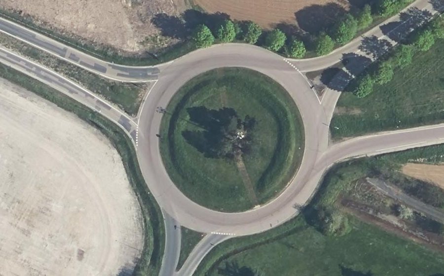 Vue aérienne du Rond-point anonyme n°4806623