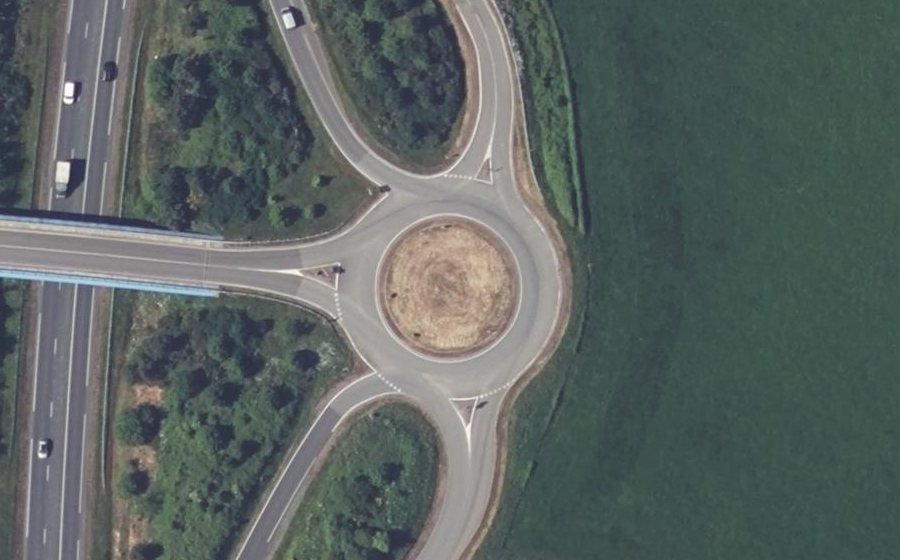 Vue aérienne du Rond-point anonyme n°48067053