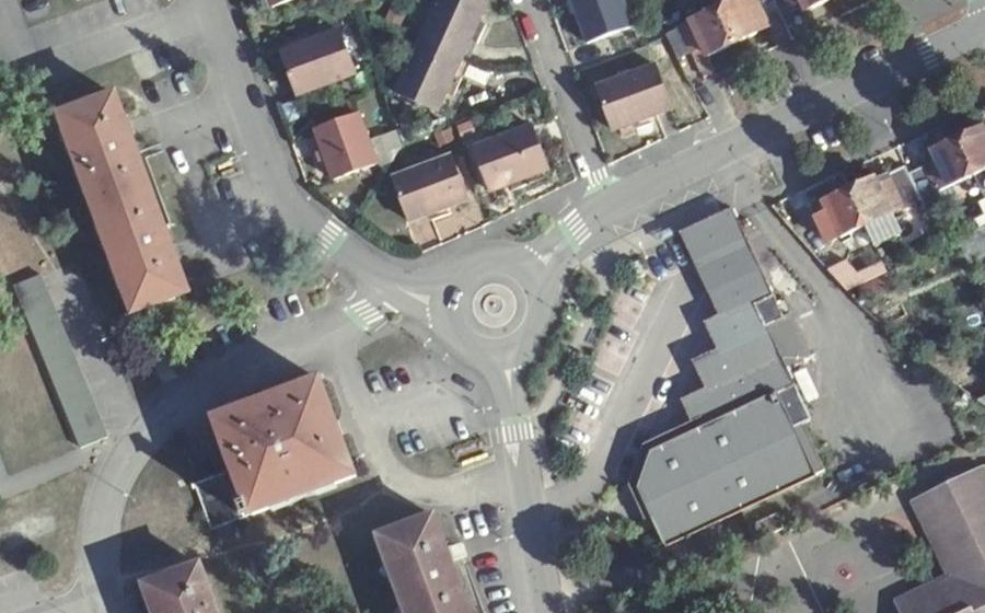 Vue aérienne du Rond-point anonyme n°480685867