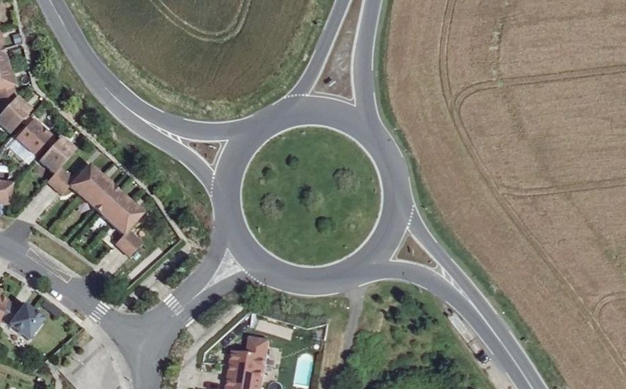 Vue aérienne du Rond-point anonyme n°48071770