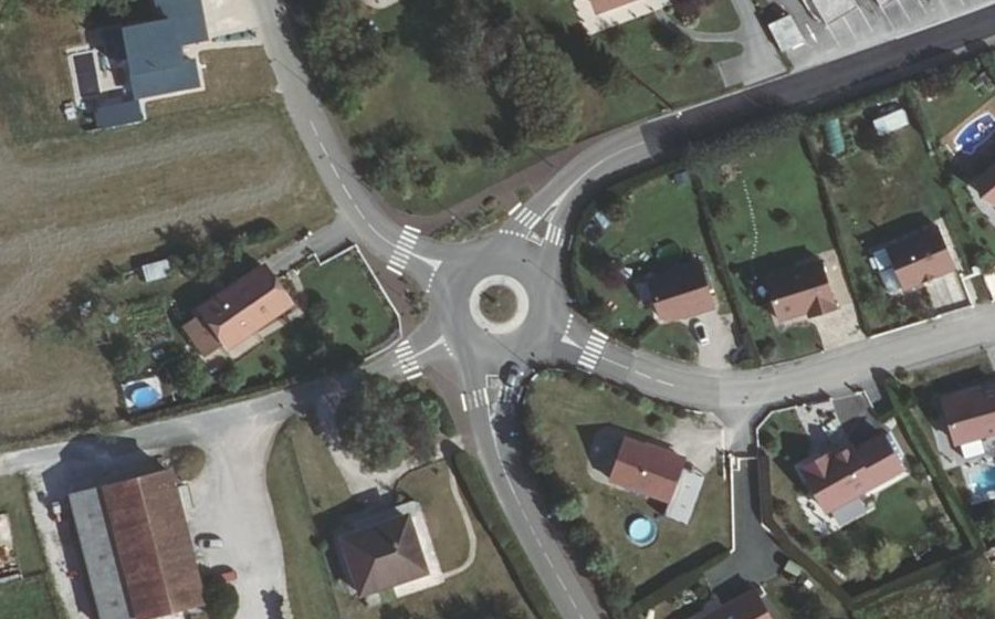 Vue aérienne du Rond-point anonyme n°48086988