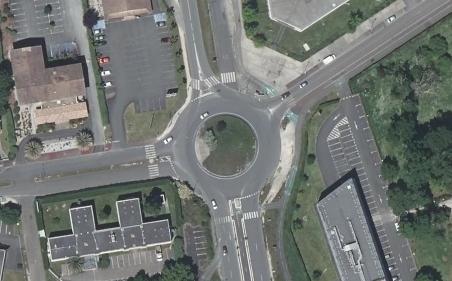 Vue aérienne du Rond-point anonyme n°481024960
