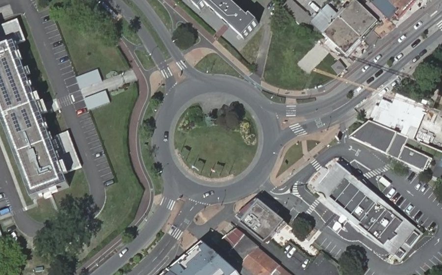 Vue aérienne du Rond-point anonyme n°481024968