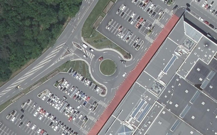 Vue aérienne du Rond-point anonyme n°481026929