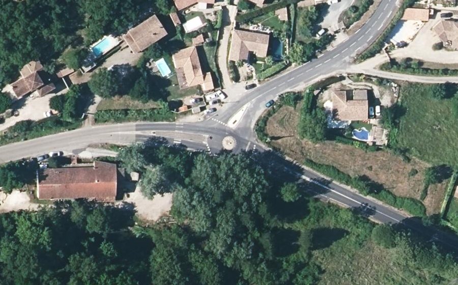 Vue aérienne du Rond-point anonyme n°481050231