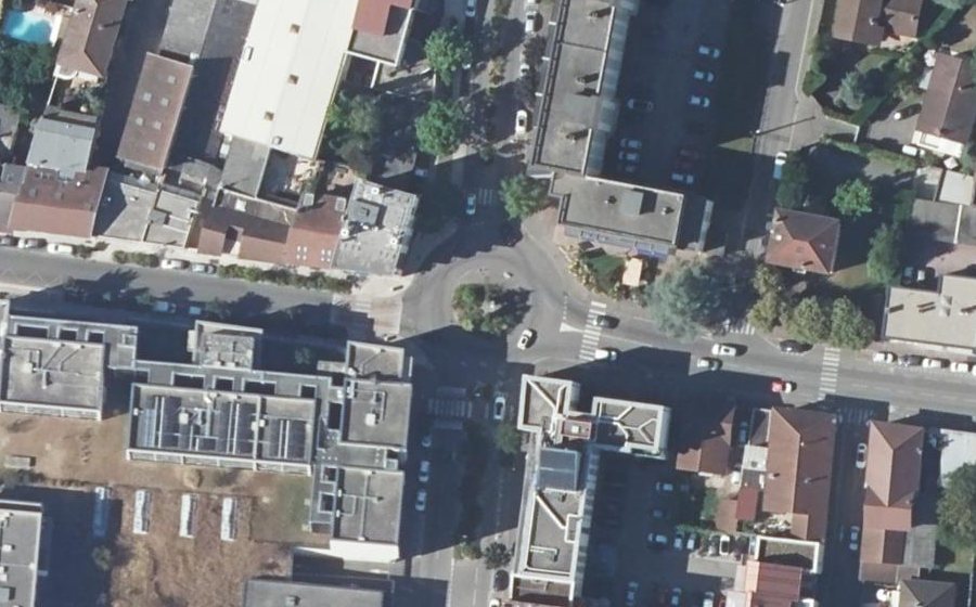 Vue aérienne du Rond-point anonyme n°481296218