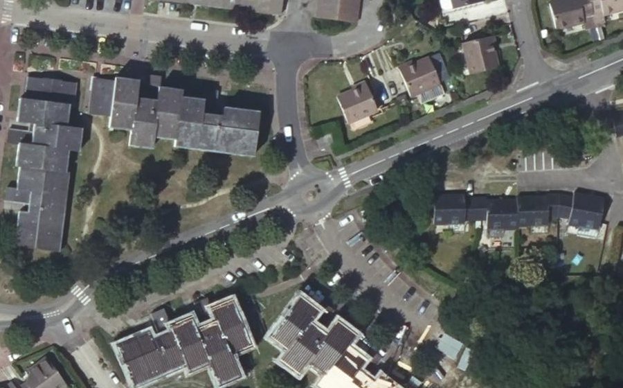 Vue aérienne du Rond-point anonyme n°481341151