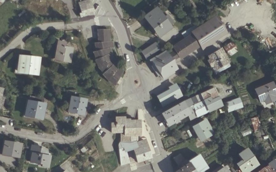 Vue aérienne du Rond-point anonyme n°48145113