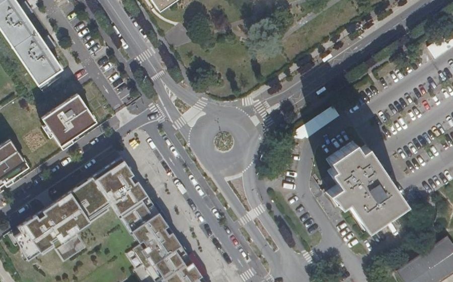 Vue aérienne du Rond-point anonyme n°48147987
