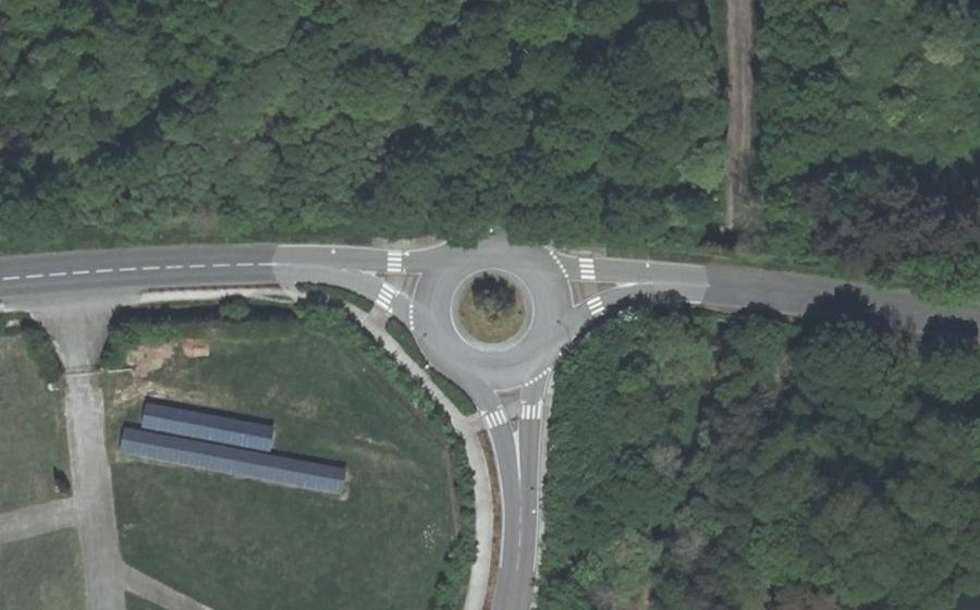Vue aérienne du Rond-point anonyme n°481612260