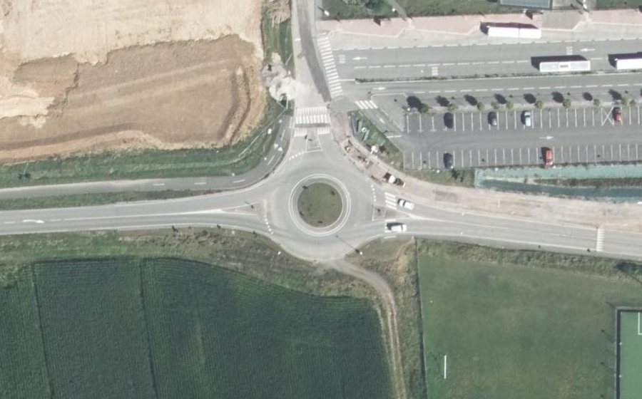 Vue aérienne du Rond-point anonyme n°481736234