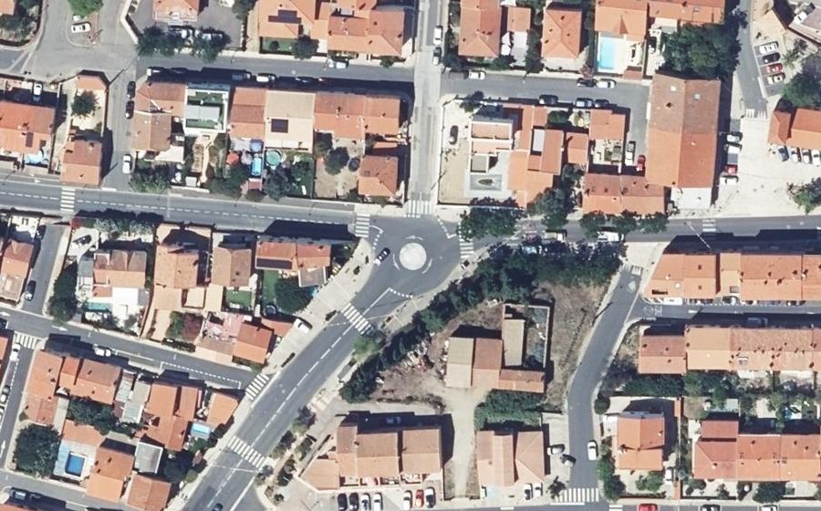 Vue aérienne du Rond-point anonyme n°481859486