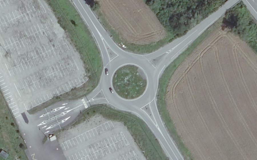 Vue aérienne du Rond-point anonyme n°481916914