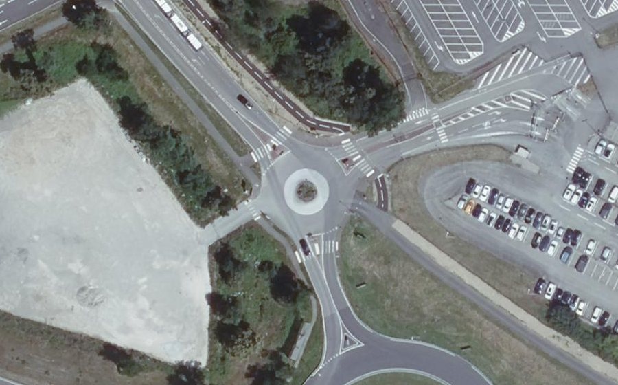 Vue aérienne du Rond-point anonyme n°481917106